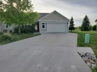 Quiet cul-de-sac home with golf course views Hotels in Moorhead