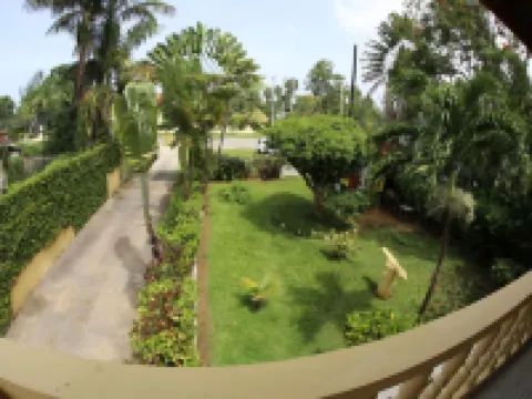 มูนไรส์ วิลลาส์ โรงแรมในเนกริล