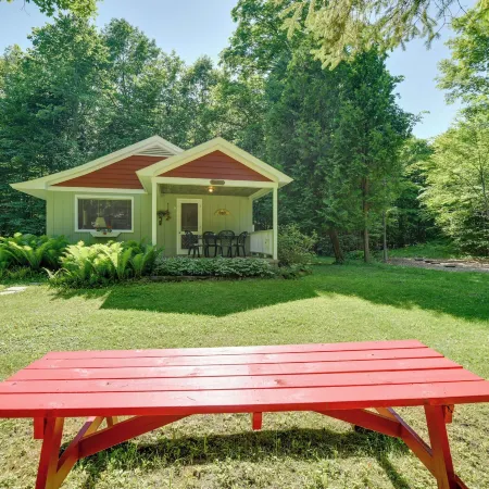 Cherry Cottage - Walk to Peninsula State Park!