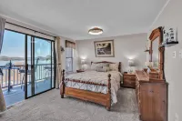 Beautiful Lakeview Chateau With Stunning Views 3 Bedroom Home
