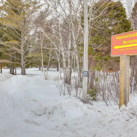 2 Ponds and Trail Access Peaceful Cabin in Calumet!