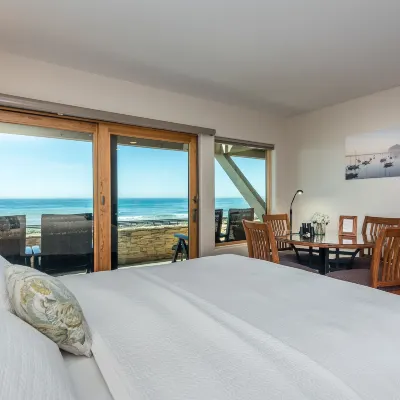Moonstone Landing Hotels near Cambria, California