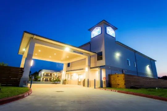 Palace Inn Westpark Hotels near George Bush Park