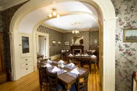 Homeport Historic B&B - parking