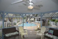 D&R Pelican Bay Resort - Pools