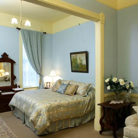 Martin & Mason Hotel