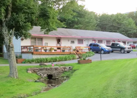 Four Seasons Motel Отели в г. Round Top