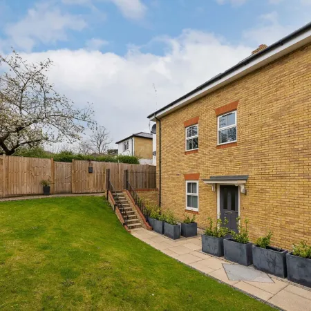 Super Luxe Central Maidenhead Apartment
