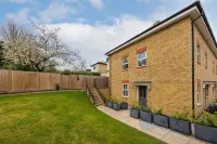 Super Luxe Central Maidenhead Apartment Hotels near National Trust - The Brick and Tile Works