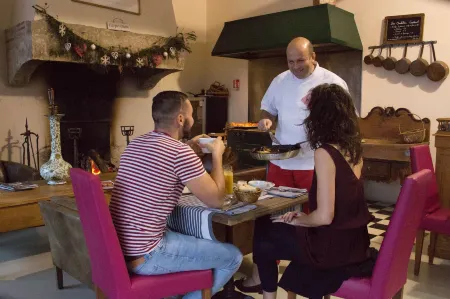 Hôtel-Spa le Saint Cirq Отели в г. Сен-Сюльпис