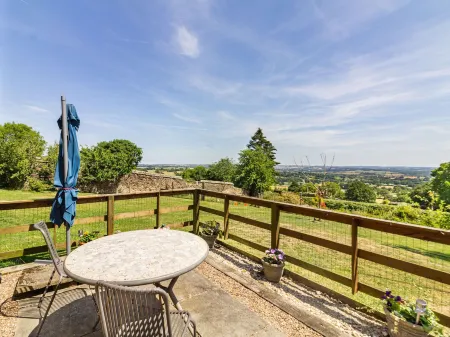 The Old Chapel Отели рядом с достопримечательностью «Ли Гарденс Лтд»