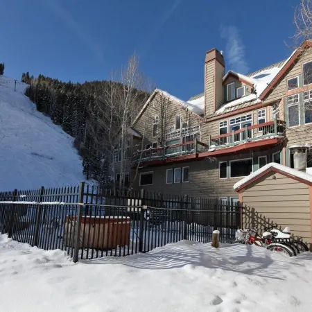 Slopeside Paradise Penthouse at Lift 7, Views, Fireplace, Deck, Hot Tub Condo