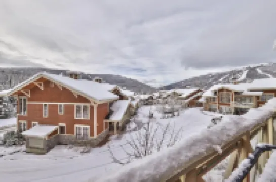 Stones Throw #56 by Bear Country Hôtels à : Thompson-Nicola P