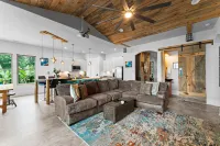 Nancy Key W/Pool, Wine Cave, Optional Boat Rental - Balkoner