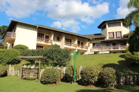 Hotel Estancia Betania Отели в г. Куатру-Баррас