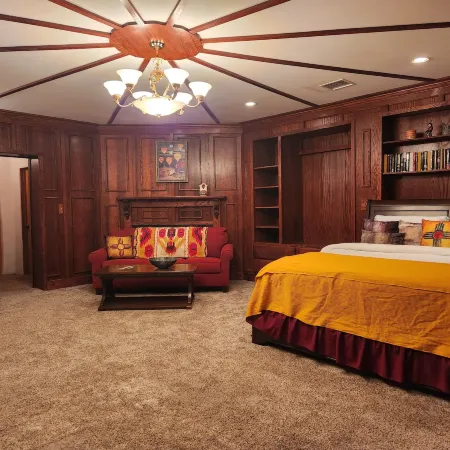 Red Mountain Manor Vineyard and Guesthouse