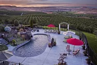 Cameo Heights Mansion and the Vine Fine Dining Restaurant Hotels in Walla Walla