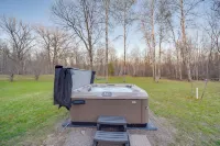 Cozy Birchwood Retreat on Utv Trail w/ Hot Tub! - Wifi