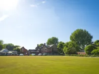 Bowling Green Hotels near Didsbury