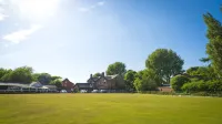Bowling Green Hotels in Manchester