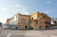 Hotel Las Olas - parking