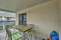 Convenient PCB Condo w/ Pool Access: Walk to Beach