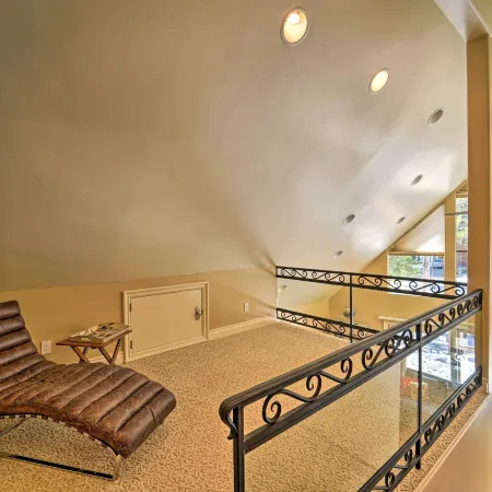 4 Mi to Dtwn Truckee: Tahoe Donner Home w/ Hot Tub