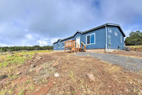 Cedaredge Hideaway w/ Grill & Mountain Views! - parking