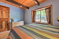 Swiss-Style Chalet w/ Fireplace - Near Story Land! - balcony