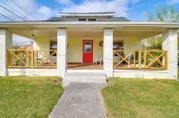 1 Mi to KFC Museum: Corbin Getaway! Hotels near Kroger Pharmacy