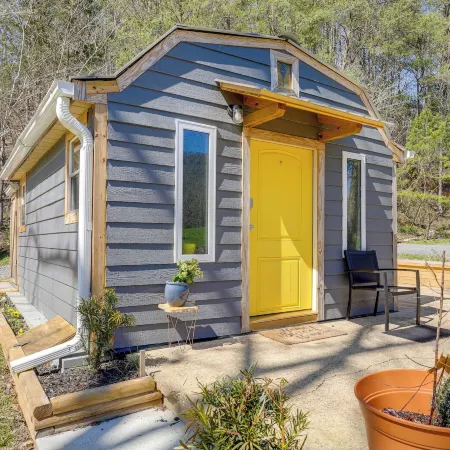 'Blue Dream' Cabin in Rising Fawn w/ Fire Pit!