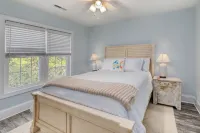 Beach Bliss: 4Br Beach Access Kayak Wi-fi 4 Bedroom Home by RedAwning