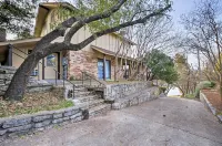 Bright n Breezy Waterfront Lake Granbury Getaway! - Kitchenette