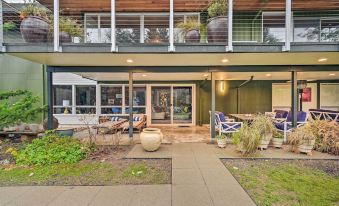 Edmonds Apartment with Private Wine Cellar!