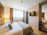 Hotel Vestibul Palace Hotels near Split Ferry Port