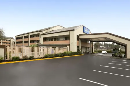 Baymont by Wyndham Seattle/Kirkland WA Отели рядом с достопримечательностью «Парк Хуанита Бич»