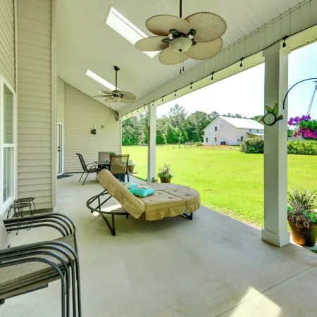 Family-Friendly Eufaula Area Home w/ Boat Parking!