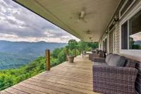 Private Blue Ridge Home w/ Mountain Views, Hot Tub - parking