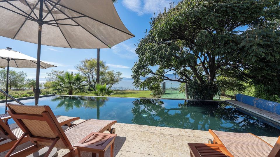 Exclusive Family House with Padel and Lake Chapala Access