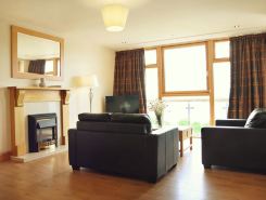 St Angela's Lakeside Aparthotel Sala