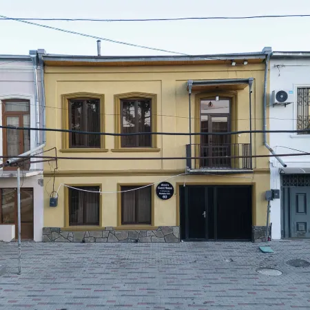 Anna's Guest House Отели в г. Гори