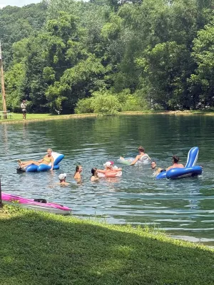 55 Acre Waterfront Retreat ~Hot Tub~Swim ~Fish ~Kayak ~Hike ~1 Acre Spring Pond~