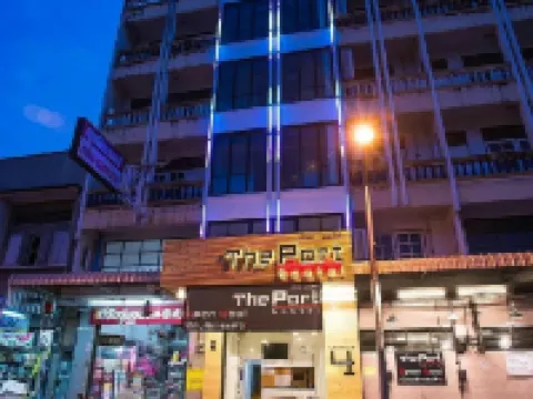 港口青年旅館-蘇瓦查 City Pillar Shrine （San Lak Muang）附近的飯店