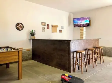 *RARE FIND* GREAT LOCATION*BREWSTER PARK*GAMEROOM*