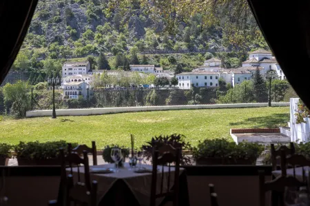 Villa Turística de Grazalema Отели в г. Альгодоналес