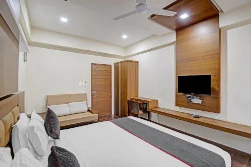 Hotel Navjivan Hotels in Himmatnagar
