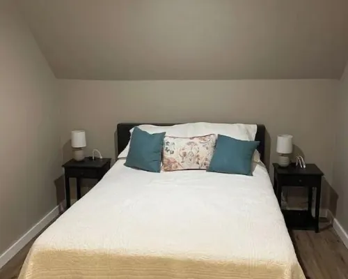 *Newly renovated* guesthouse with beautiful views Hotels in Newfield