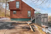 Fontana by AvantStay Gorgeous Mountain Cabin w Views Hot Tub Game Room Hotels near Sugarlands Valley Nature Trail