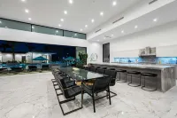 Sleeps 23 Luxury Villa w Pool Hot Tub Pickleball Court Bravo Villa 10