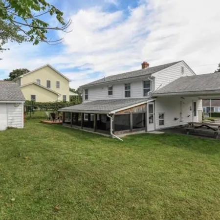 Perfect Family Beach House - Walking Distance to Scarborough Beach Отели рядом с достопримечательностью «Маяк Пойнт-Джудит»